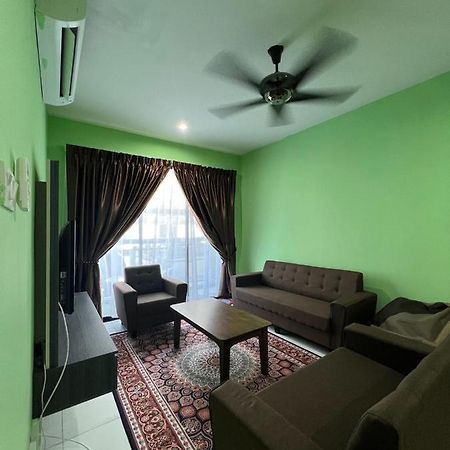 Faiz Homestay Kuching Bagian luar foto