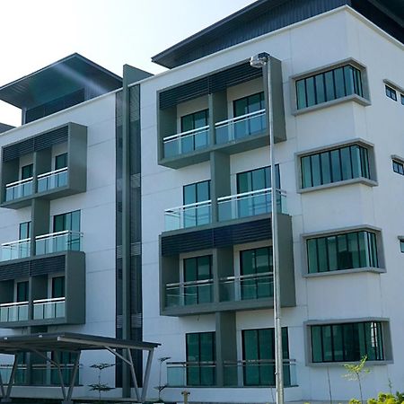 Faiz Homestay Kuching Bagian luar foto