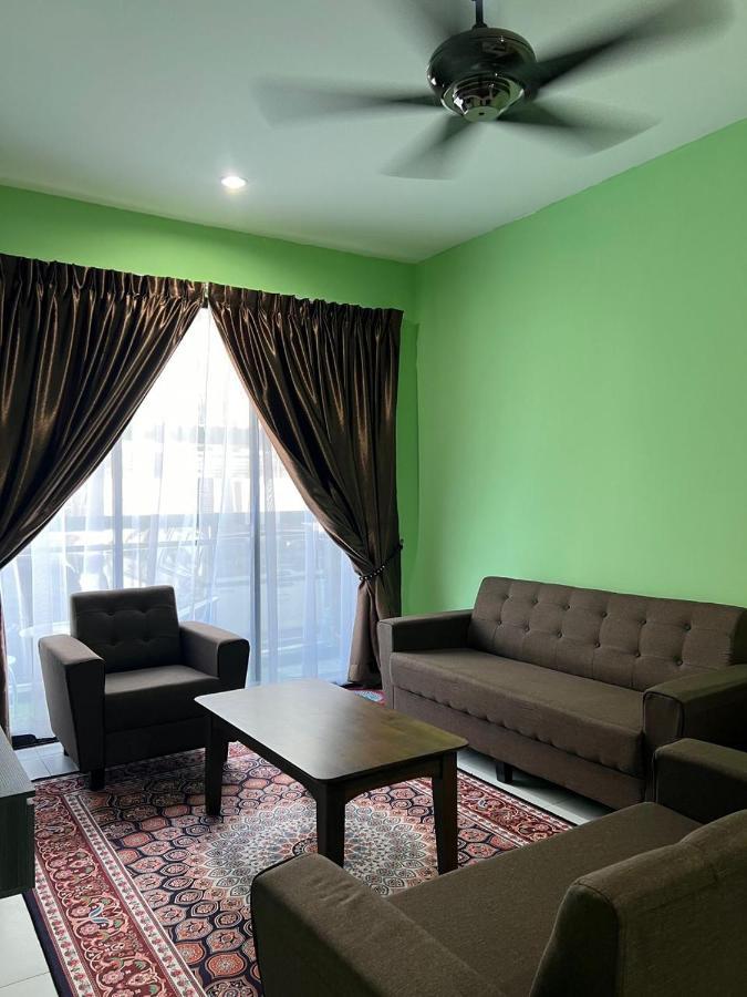Faiz Homestay Kuching Bagian luar foto