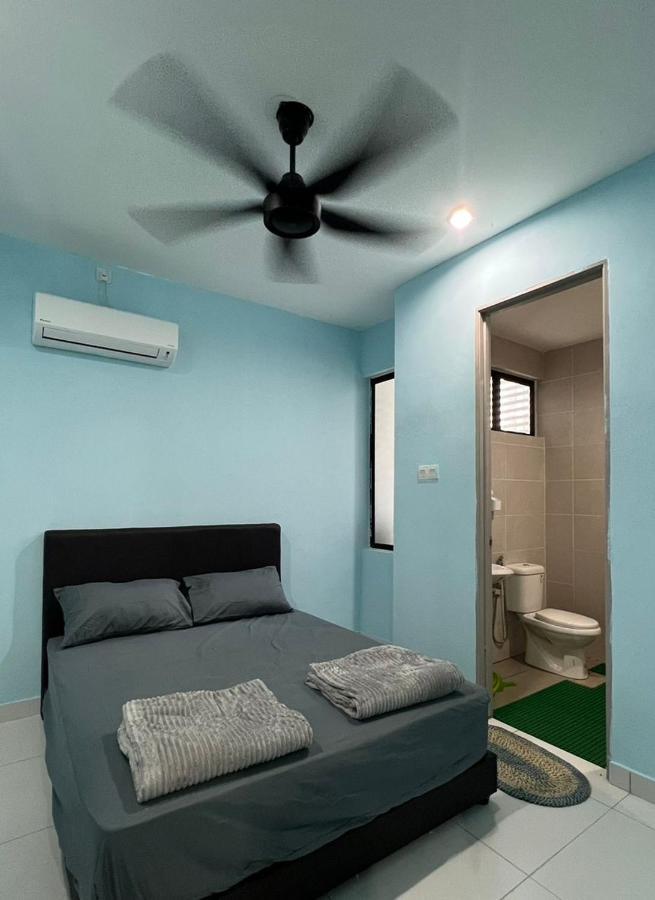 Faiz Homestay Kuching Bagian luar foto